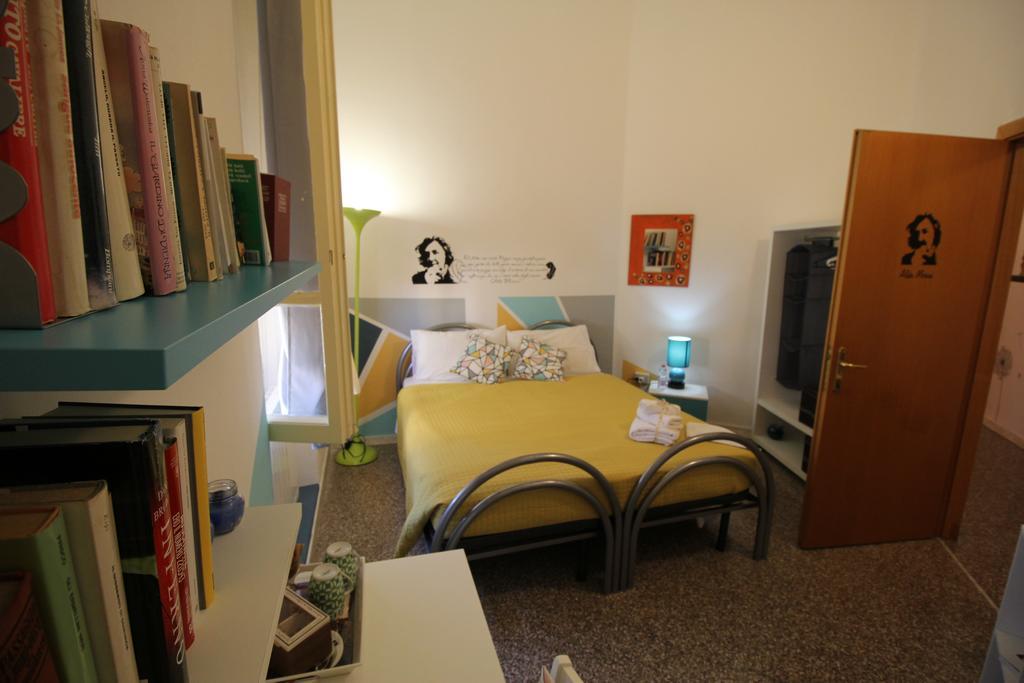 Bed 'N Books Sassari Bagian luar foto